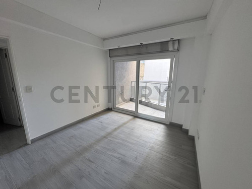 Venta Departamento 4 Ambientes En Flores Con Cochera Y Dependecia