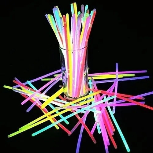 Imagem 3 de 3 de Kit 100 Glow Sticks Pulseiras De Neon P/ Decoração De Festa