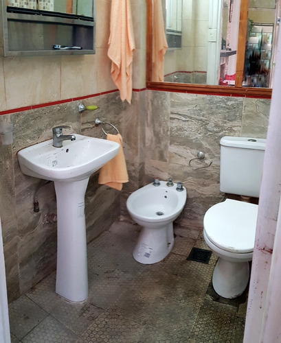 Imagen 12 de 28 de Av. Córdoba Al 4100, Palermo. Ph Sin Expensas. Planta Baja. Superficie 62 M2. 2 Ambientes Más 2 Entrepisos Que Pueden Ser Otros 2 Dormitorios. Patio Con Techo Rebatible. Reciclado Con Caños Y Cables