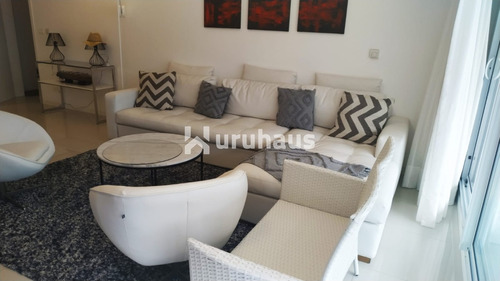 Moderno Apartamento En Venta Playa Mansa 3 Dormitorios En Suite