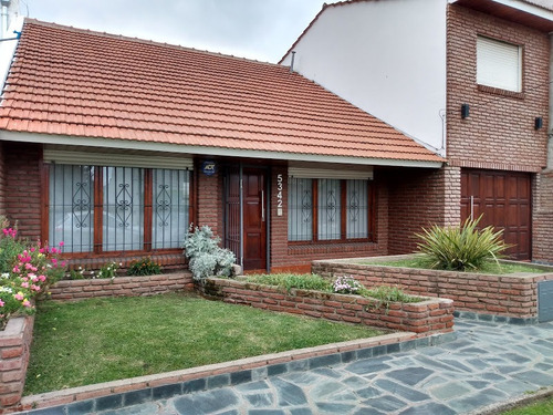 Imagen 2 de 14 de Chalet Venta Bernardino Rivadavia 4 Ambientes Excelente!!!!