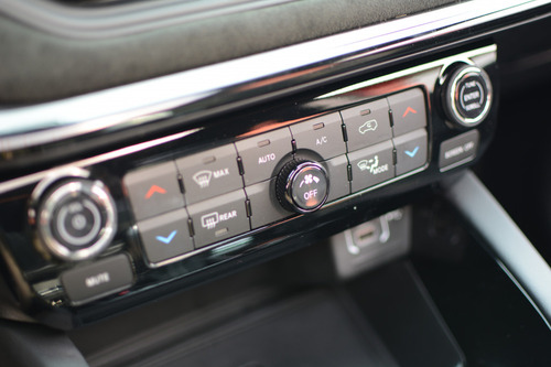 Jeep Commander 2.0 HURRICANE 4 TURBO GASOLINA BLACKHAWK AT9