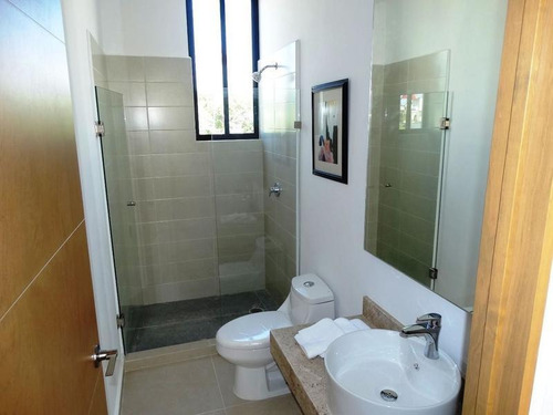 Casa En Venta, Estrenar, 2 Niveles, Roof Top, 3 Recamaras A 2 Km De La Playa En Playa Del Carmen