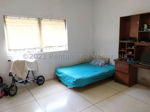 Imagen 14 de 19 de Julio Latouche Rentahouse Vende Casa En Campo Alegre Valencia 22-10335