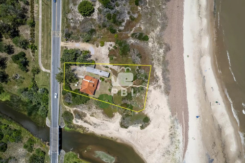 Casa En Primera Línea Al Mar - Ref : Pbi3194