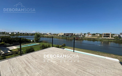 Casa En Venta Cuatro Dormitorios Seis Ambiente A La Laguna Pileta El Naudir Escobar