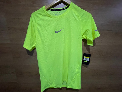 Imagen 2 de 2 de Polera Running Nike Aeroreact