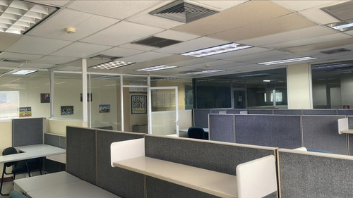 Local Comercial En Alquiler Ubicado En La Av Fuerzas Armadas Barcelona