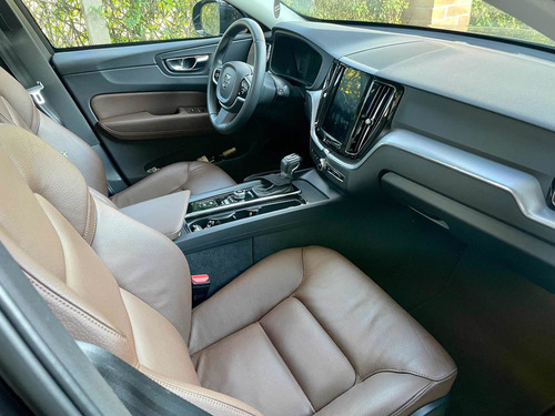 Imagem 8 de 12 de Volvo Xc60 2018 2.0 T5 Momentum Drive-e 5p