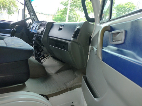 Imagem 4 de 8 de Volkswagen 8150