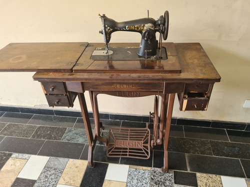 Máquina De Costura Antiga Elgin 