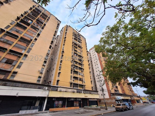 Apartamento En Venta En Urbanizacion El Centro 24-22139 Mvs