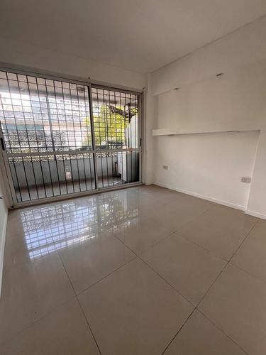 Departamento 2 Ambientes Al Frente Con Balcon En Villa Del Parque, Capital Federal