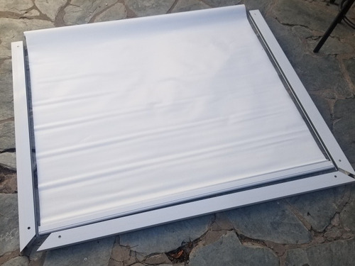Imagen 1 de 6 de Cortina Roller Con Guias Laterales De Aluminio 125 X 110cm