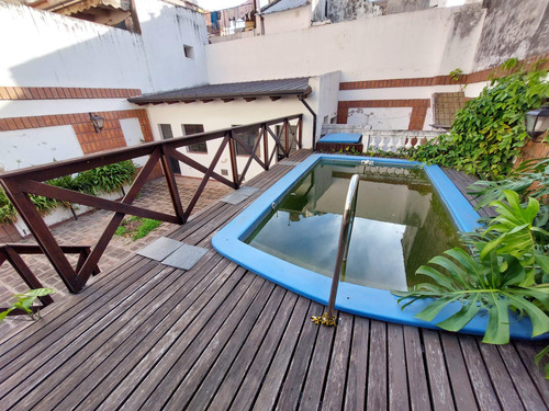 Casa En Venta De 250m² Con 7 Ambientes 2 Plantas Con Terraza Libre. Apto Crédito Rosario, Santa Fe