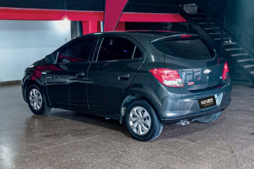 Imagen 6 de 14 de Chevrolet Onix Ls Joy 2019