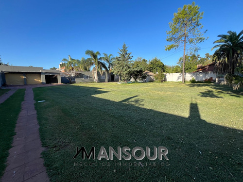 Casa Quinta Excelente Estado Sobre 1500m2 - Paso Del Rey