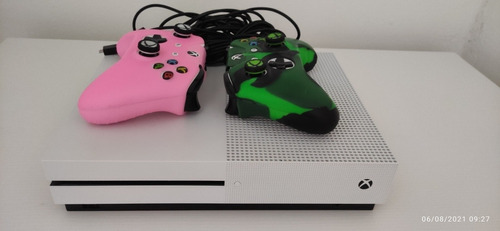 Xbox One S Con 2 Controles Y Disco Duro De 1 Tera 