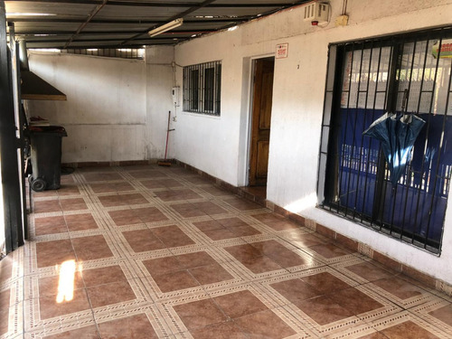 Excelente Casa De Dos Pisos En Comuna De La Cisterna!!!