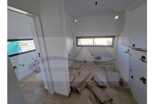 Imagen 12 de 23 de Hermosa Casa 4 Amb En Barrio Santa Lucia,pilar Del Este