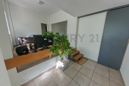 60 Entre 20 Y 21. Casa En Venta 3 Dormitorios, La Plata.-