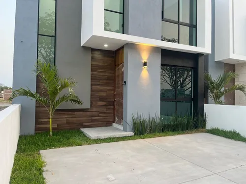 Venta De Hermosa Casa Con Excelentes Acabados En La Rioja Colima Al Noreste