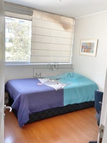 Departamento En Venta De 2 Dorm. En Las Condes