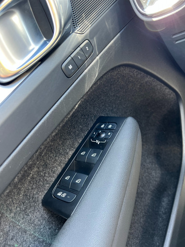 Volvo XC40 D4 Momentum Intro Car