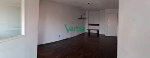 Tres Cruces, Apartamento En Venta De 3 Dormitorios, 2 Baños, Y Terraza
