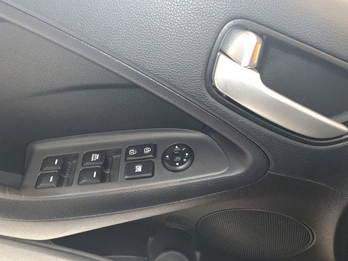 Imagen 11 de 15 de Kia Forte 2018 2.0 L 4 P At