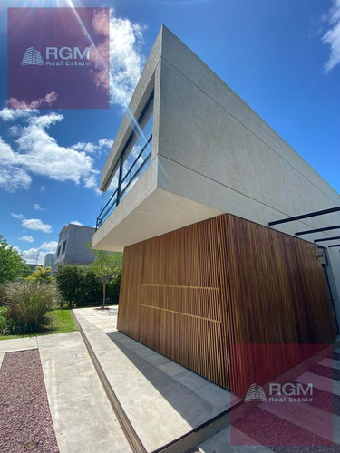 Imagen 30 de 30 de Moderna Casa - Los Lagos