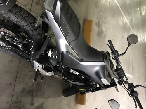 Imagen 4 de 16 de Husqvarna Svartpilen 200