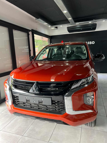 Imagen 13 de 25 de Mitsubishi L200 2023 2.4 Di-d High Power 181cv Cuero
