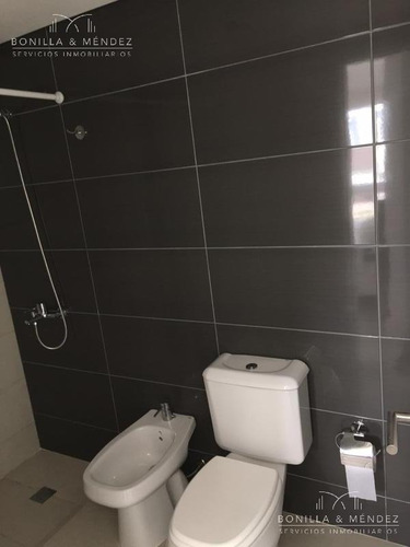 Wind Tower, 2 Dormitorios, 2 Baños, Totalmente Equipado.