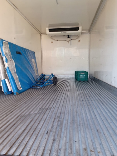 Imagem 6 de 10 de Caminhão Iveco 17c17 Ano 2014 Baú Refrigerado