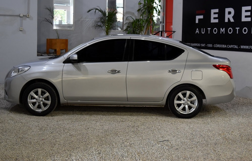 Nissan Versa 1.6 Acenta A/t Nafta 2014 Color Gris Impecable!