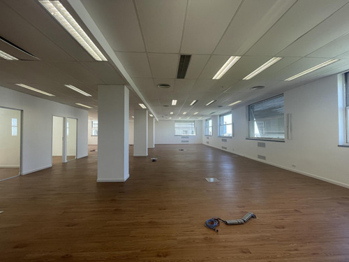 Oficina De 700 M2 En Monserrat
