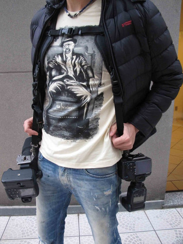 Imagem 2 de 8 de Alça Dupla De Ombro Para Pedurar Camera Carry Speed