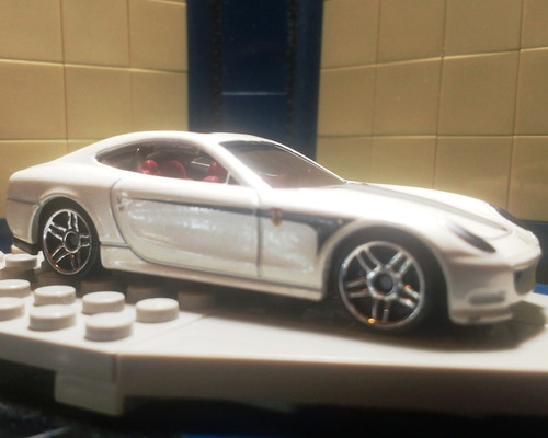 Priviet Exotic Ferrari 612 Scaglietti Blanco Hot Wheels Hw