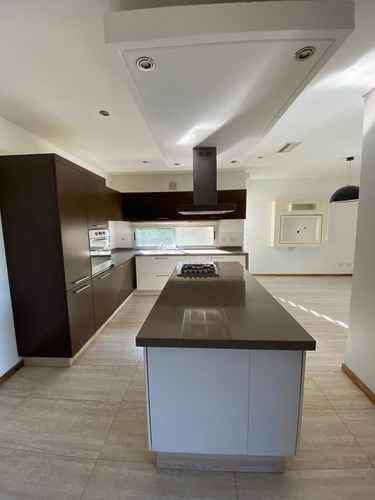Sin Comision. Urgente!!! Escucho Oferta Razonable. Con Renta. Inmobiliarias Abstenerse.