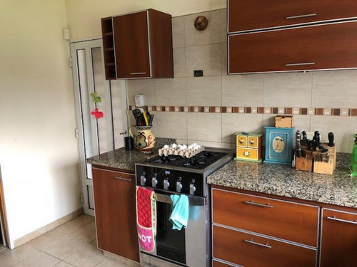 Calle Juana Moro No 8158 - Lomas De Fisherton