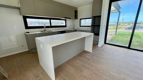 Venta Casa 3 Dormitorios Villa Juana Con Cochera