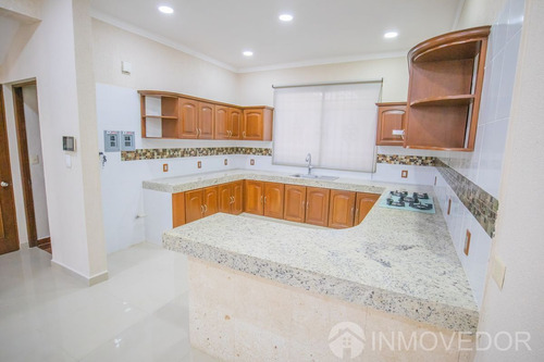 Casa · 4 Recámaras · Alberca · Centro · Sm12 · 350m2