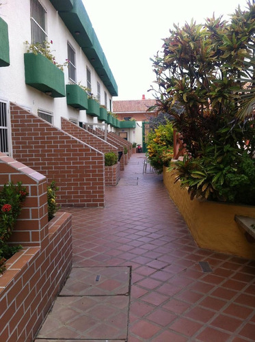 Town House En Conjunto Vacacional Luna Mar. Chichiriviche. Estado Falcón. Plth-295