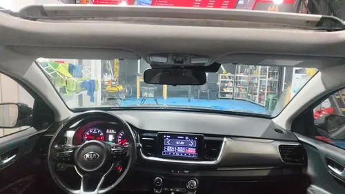 Kia Stonic Zenith Híbrido Mecánico 2022