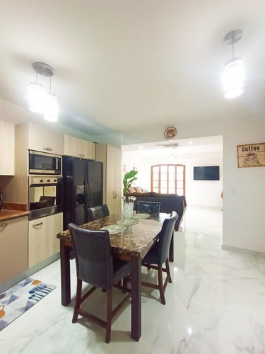 Imagen 4 de 12 de En Alquiler Th Con Terraza Y Balcon En Pueblo Viejo Pto La C