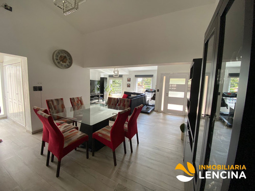Imagen 10 de 20 de Casa En Venta 4 Dormitorios Mas Departamento 2 Dormitorios - Santa Rita