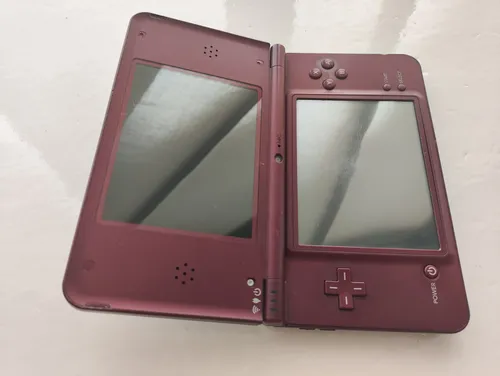 Consola Nintendo Dsi Xl Color Granate + 8gb + R4 + Stylus (Usado)
