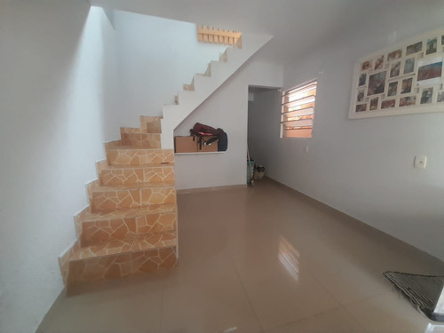 Casa De 7 Cômodos,2 Quartos 2 Banheiros 3 Salas