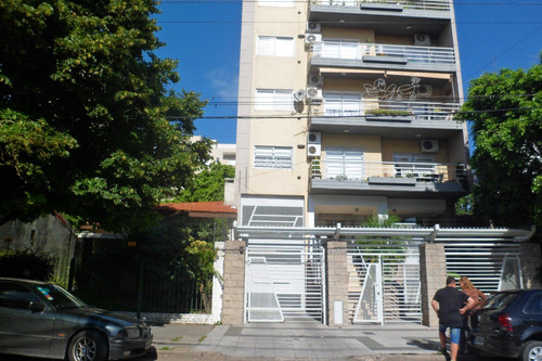 Imagen 2 de 4 de Cochera Semi Cubierta Moron Centro